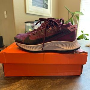 New Women’s Nike Pegasus trail 2 6.5